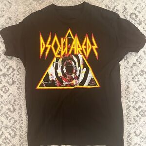Dsquared2 men’s tee size medium. Tags removed but too small so didn’t wear.